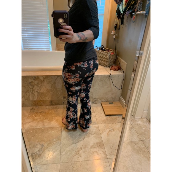 S/M Flared Floral Leggings 🥀 - Picture 1 of 4